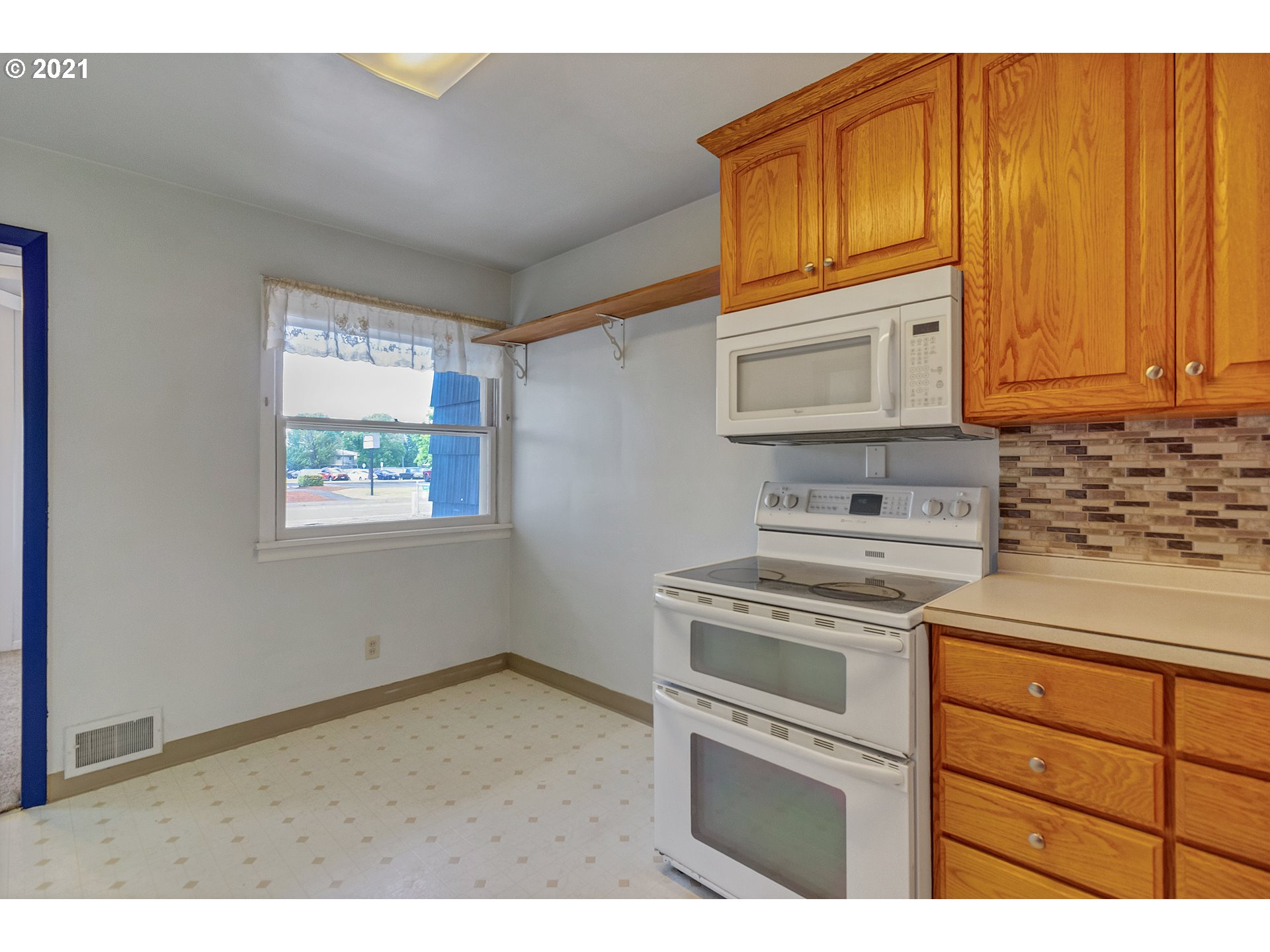 140 Walker Road Lebanon, OR 97355 - Photo 13 of 32 Gallery Image 13