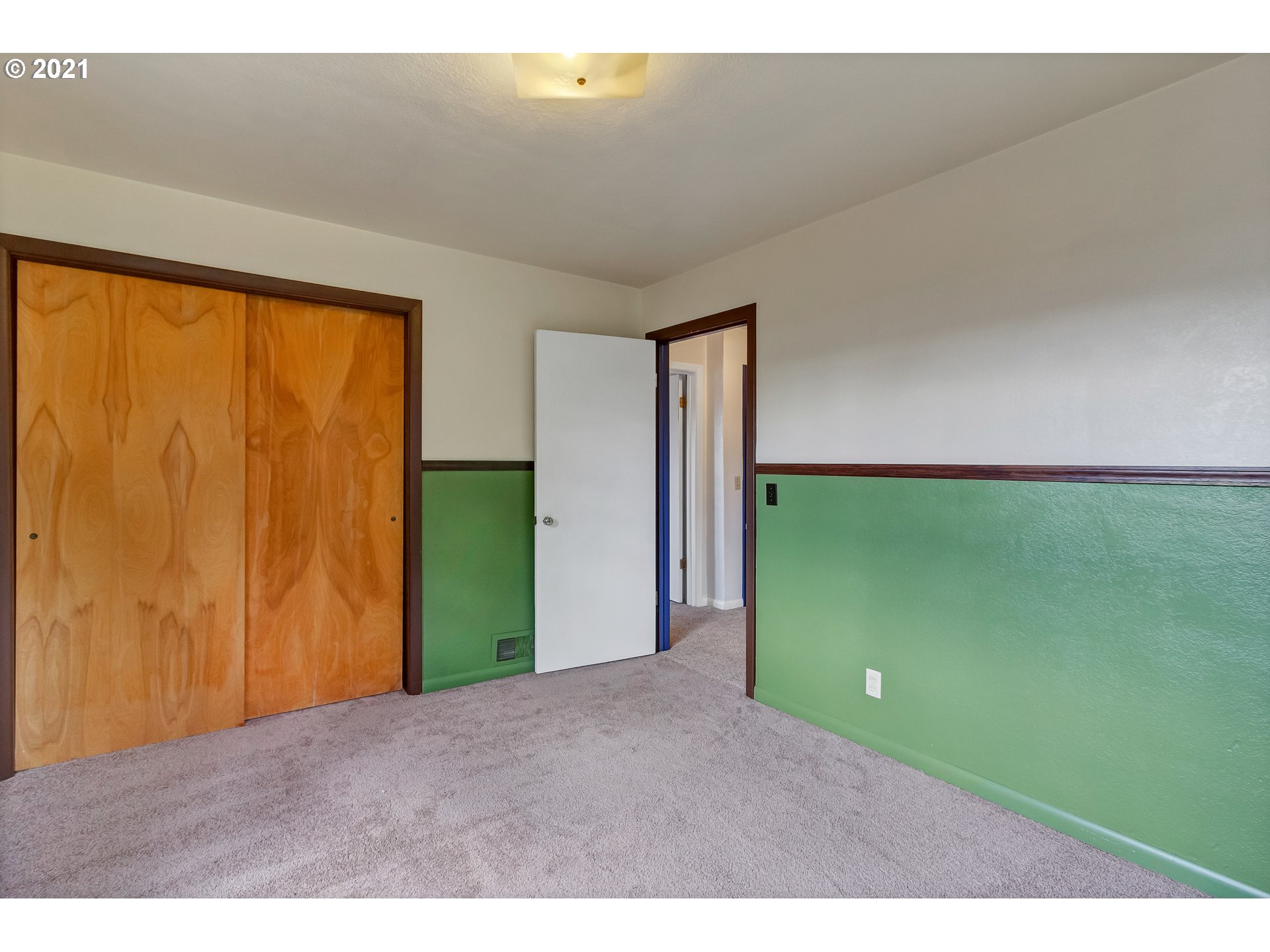 140 Walker Road Lebanon, OR 97355 - Photo 18 of 32 Gallery Image 18
