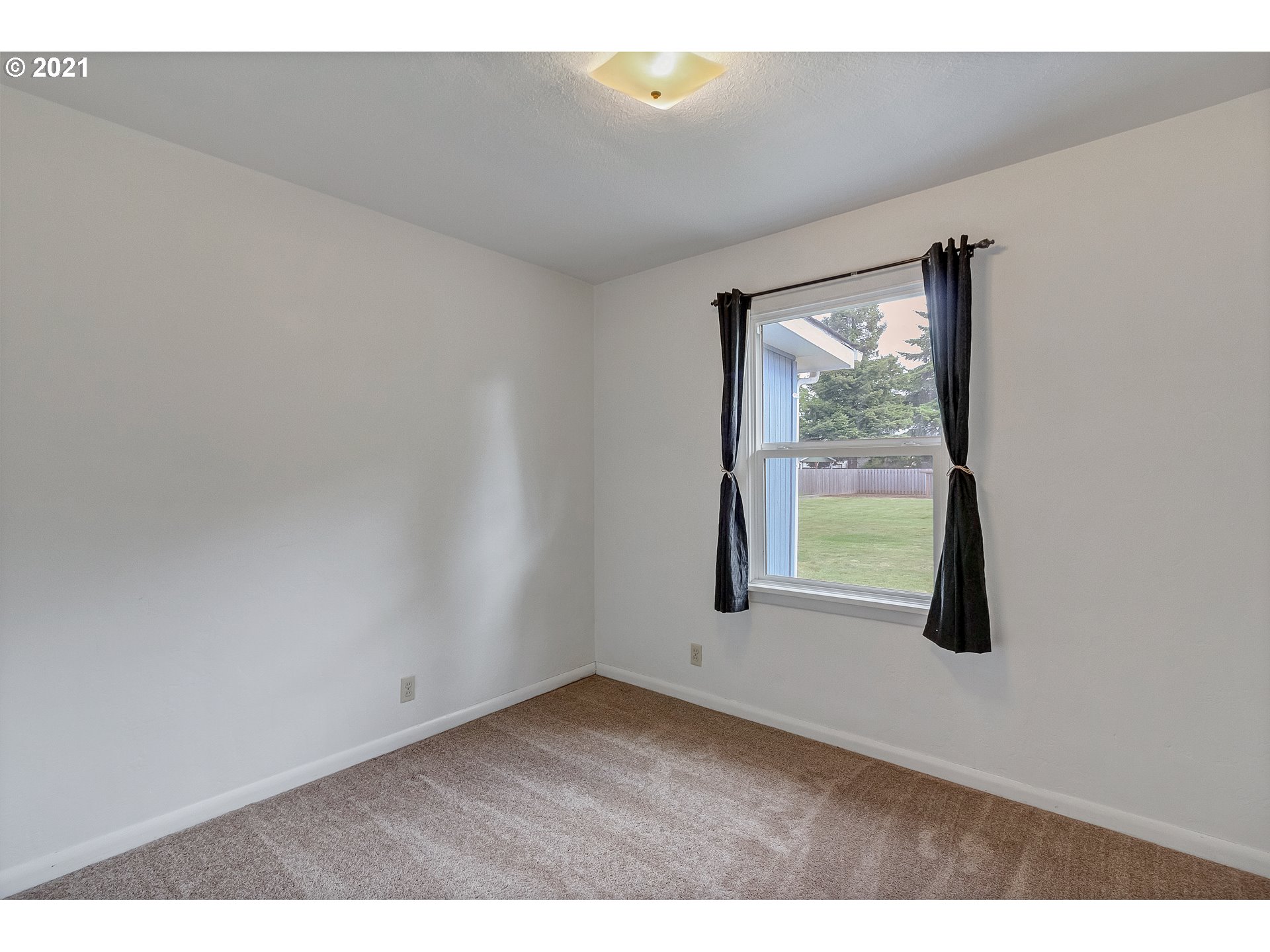 140 Walker Road Lebanon, OR 97355 - Photo 19 of 32 Gallery Image 19