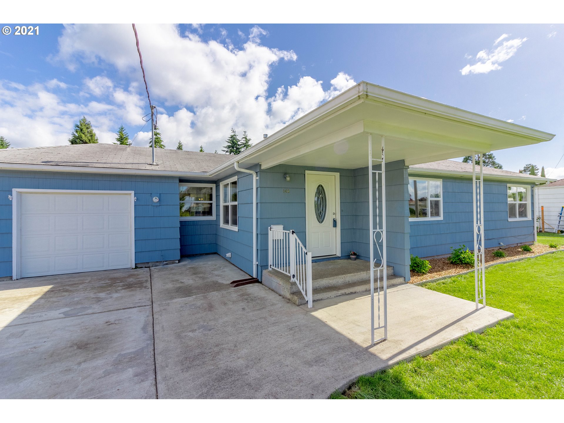 140 Walker Road Lebanon, OR 97355 - Photo 4 of 32 Gallery Image 4