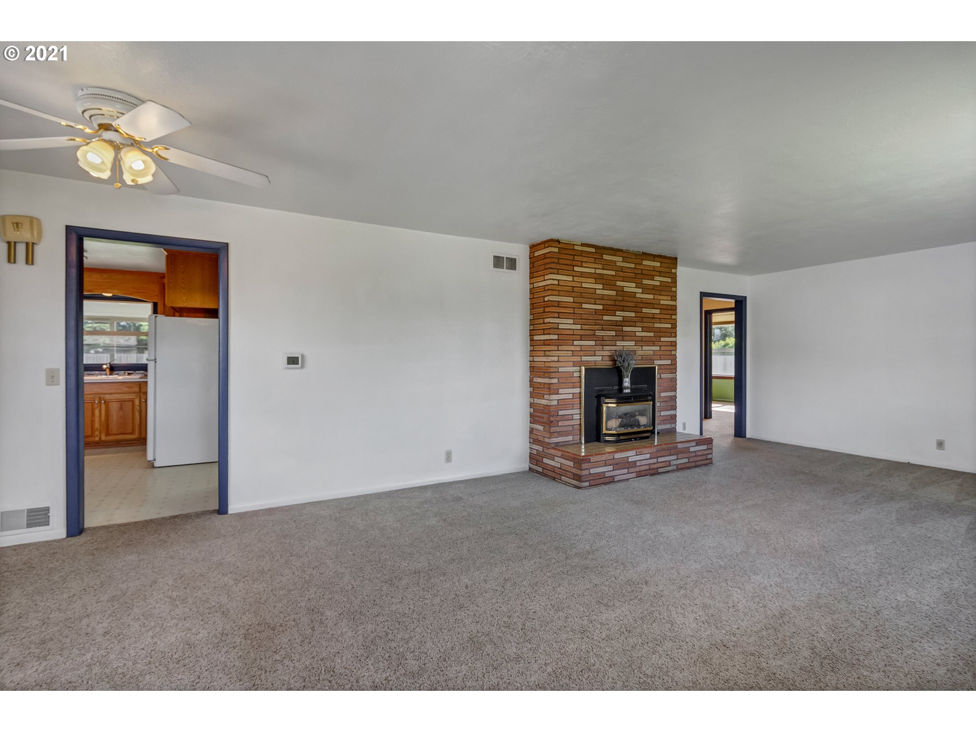 140 Walker Road Lebanon, OR 97355 - Photo 5 of 32 Gallery Image 5