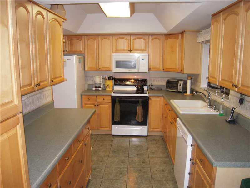 8331 Southwest 39th Court Davie, FL 33328 - Photo 4 of 14 Kitchen