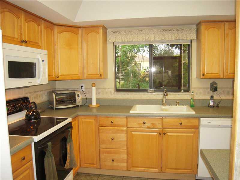 8331 Southwest 39th Court Davie, FL 33328 - Photo 5 of 14 Kitchen