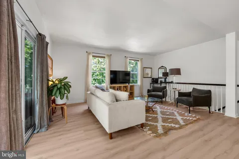 $330,000 | 14 Hillview Circle, Lansdowne, PA 19050