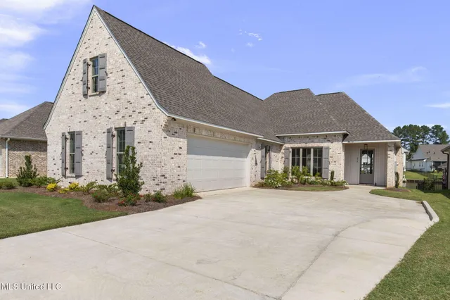 $649,500 | 214 Herons Bay Circle, Madison, MS 39110