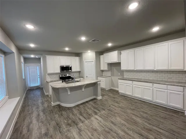 $2,100 | 5026 Mint Orchard Drive, Houston, TX 77066