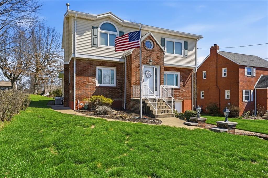 32 Herbst Road Coraopolis, PA 15108 - Photo 3 of 44