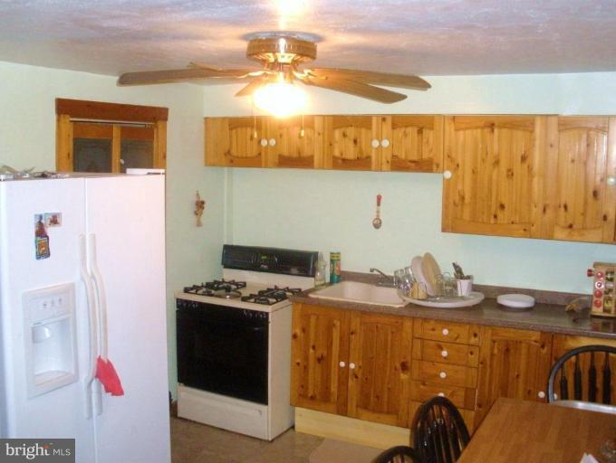 4346 Annapolis Road Halethorpe, MD 21227 - Photo 5 of 15 Kitchen