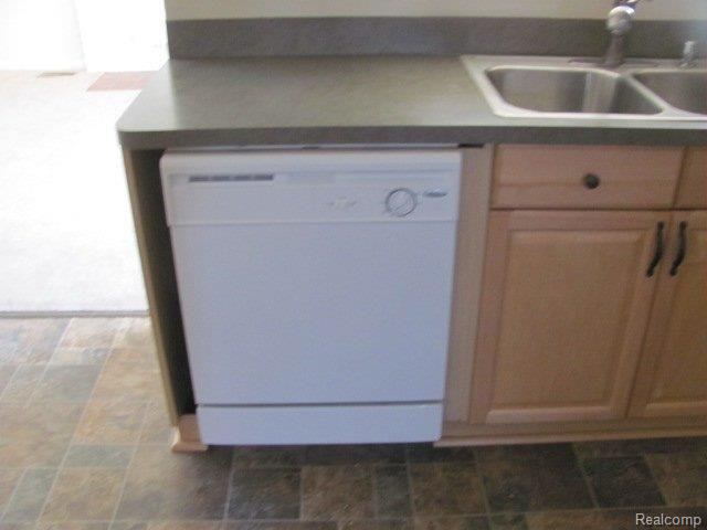 18604 Davidson Road Fraser, MI 48026 - Photo 6 of 10 2013-02-13 06.09.42.jpg