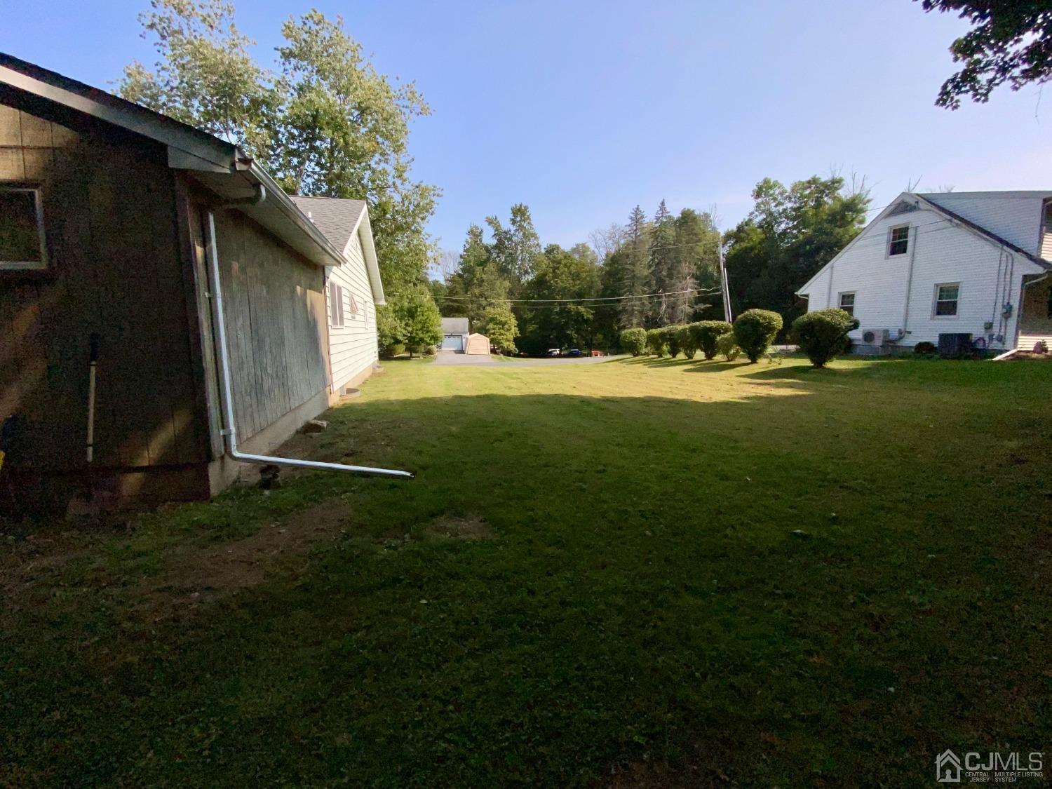 30 Woodland Road Franklin, NJ 07416 - Photo 30 of 34 a backyard of a house with table and chairs