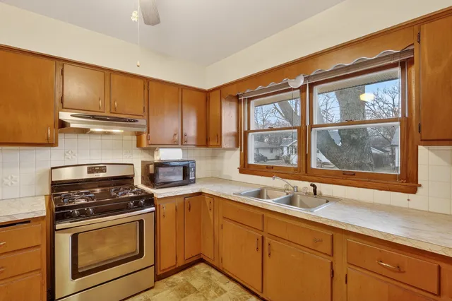 $110,000 | 2820 Hanson Street, Rockford, IL 61109