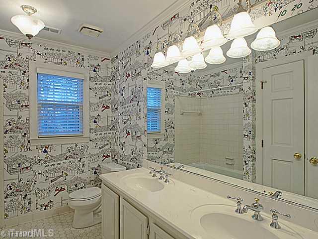 1034 Briarcliff Road Burlington, NC 27215 - Photo 12 of 16 Bath. Upstairs Hall Bath