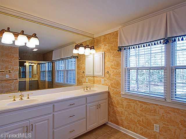 1034 Briarcliff Road Burlington, NC 27215 - Photo 9 of 16 Master Bath/Spa. Downstairs Master BAth