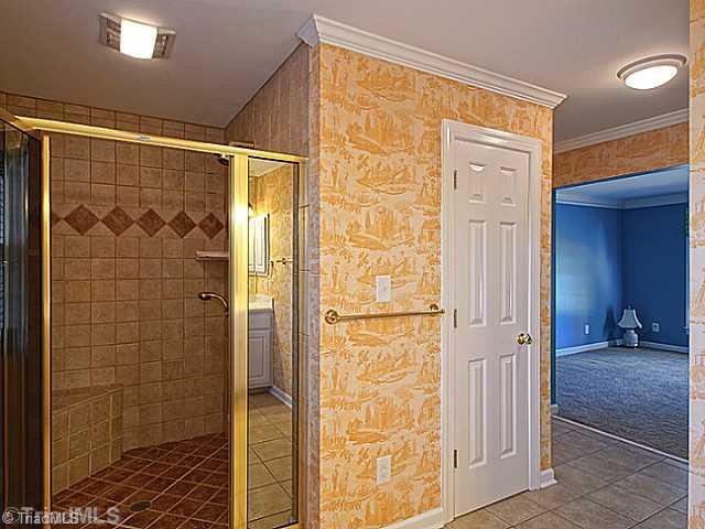 1034 Briarcliff Road Burlington, NC 27215 - Photo 10 of 16 Master Bath/Spa. Downstairs Master Bath