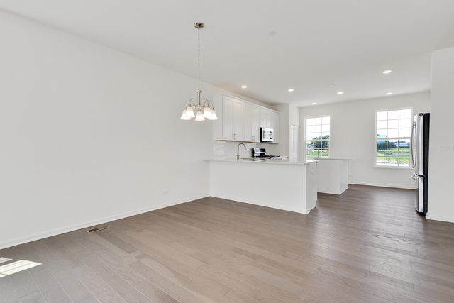 1627 Sager Way Batavia, IL 60510 - Photo 10 of 25 a view of kitchen and windows