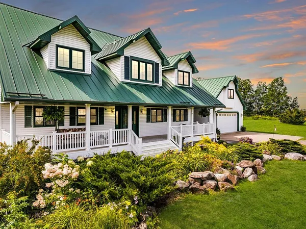$825,000 | 2065 315th Avenue, Isle, MN 56342