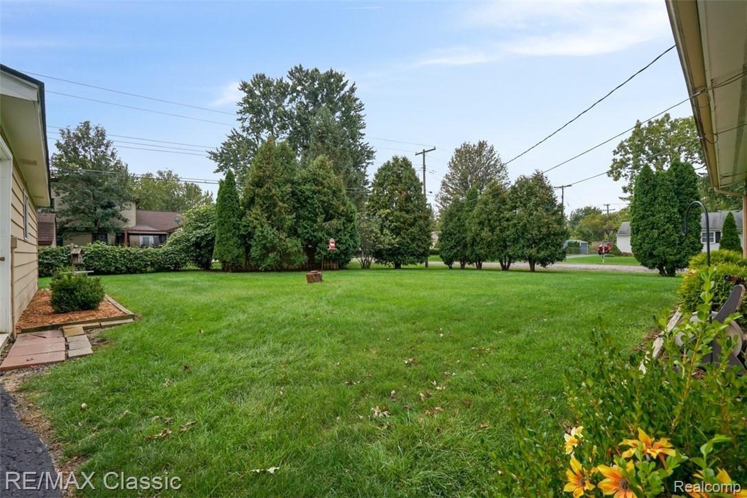 1110 Beta Road Walled Lake, MI 48390 - Photo 20 of 20 Yard 1.jpg