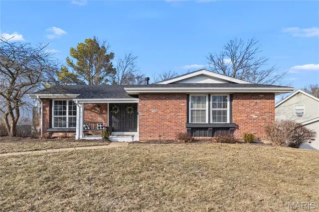 $334,900 | 717 Woodrun Drive, Ballwin, MO 63021
