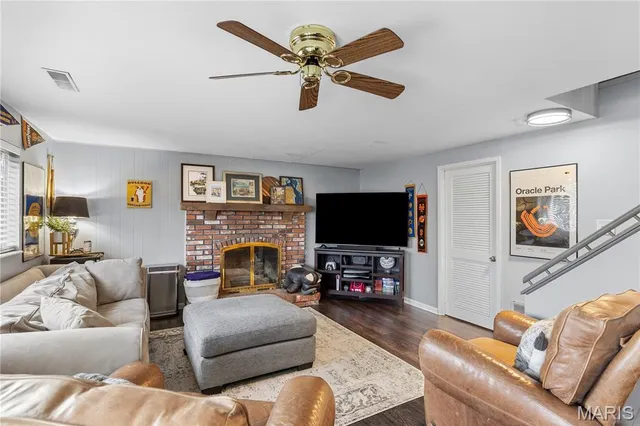 $334,900 | 717 Woodrun Drive, Ballwin, MO 63021