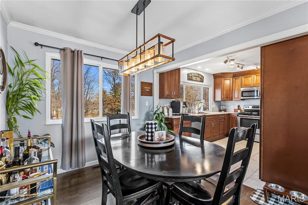 717 Woodrun Drive Ballwin, MO 63021 - Photo 8 of 30