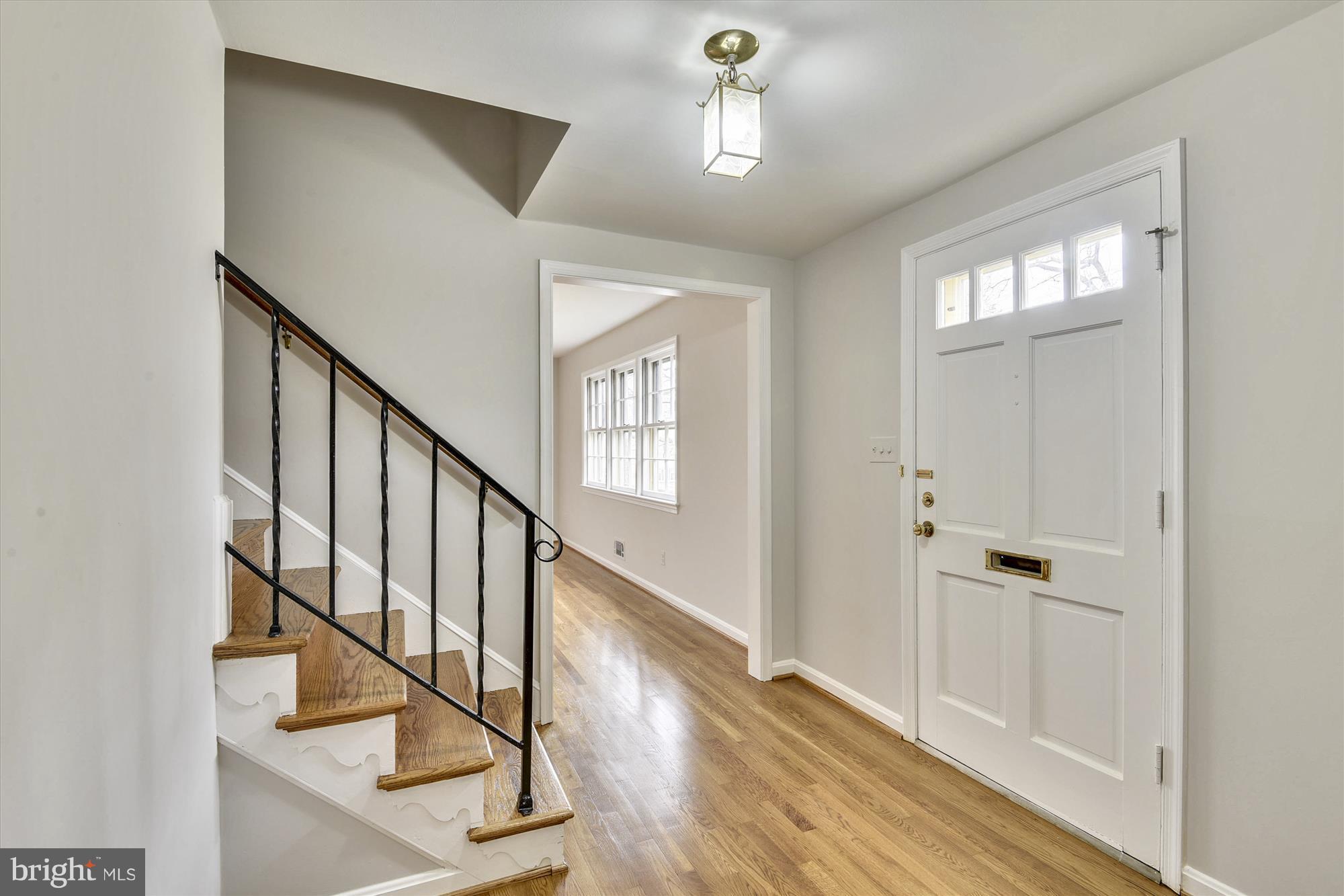 8300 Geneva Mason Road Potomac, MD 20854 - Photo 2 of 29 Foyer entry
