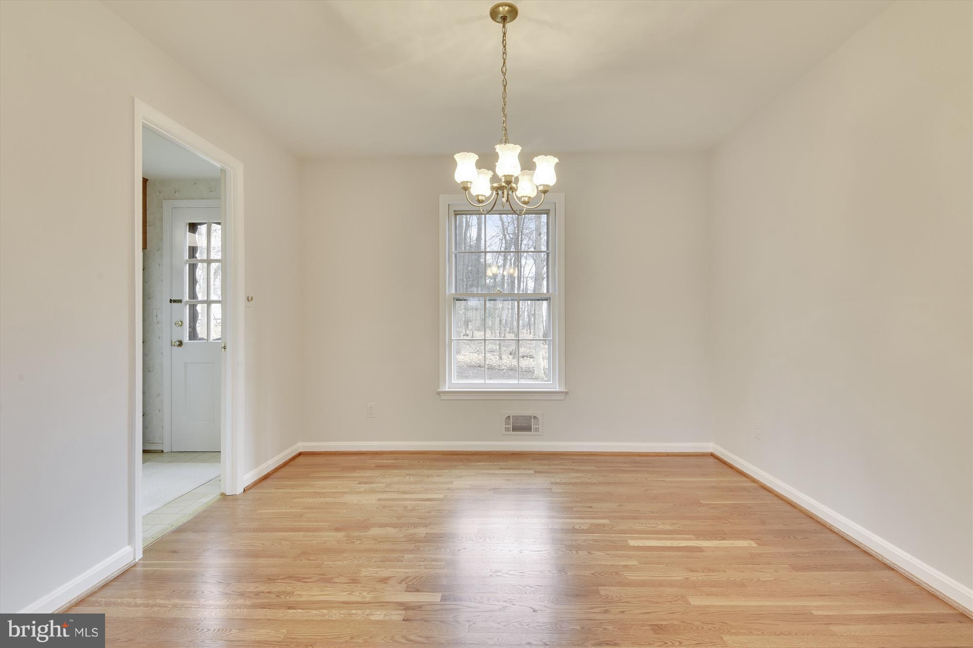 8300 Geneva Mason Road Potomac, MD 20854 - Photo 7 of 29 Dining Room