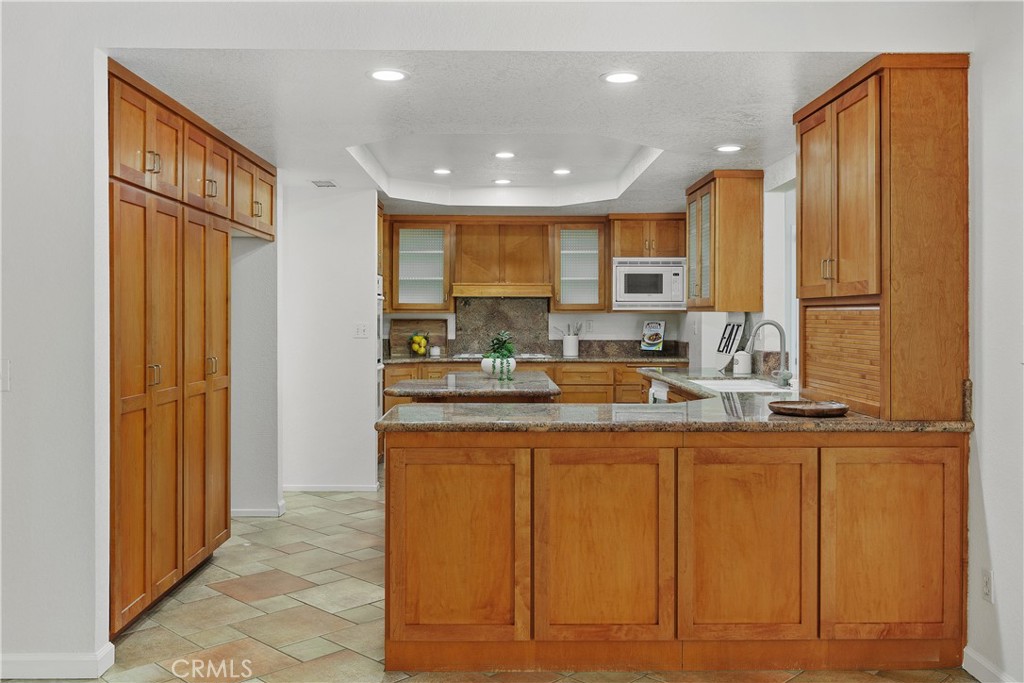 8405 Eastbrook Court Riverside, CA 92504 - Photo 15 of 49 Kitchen