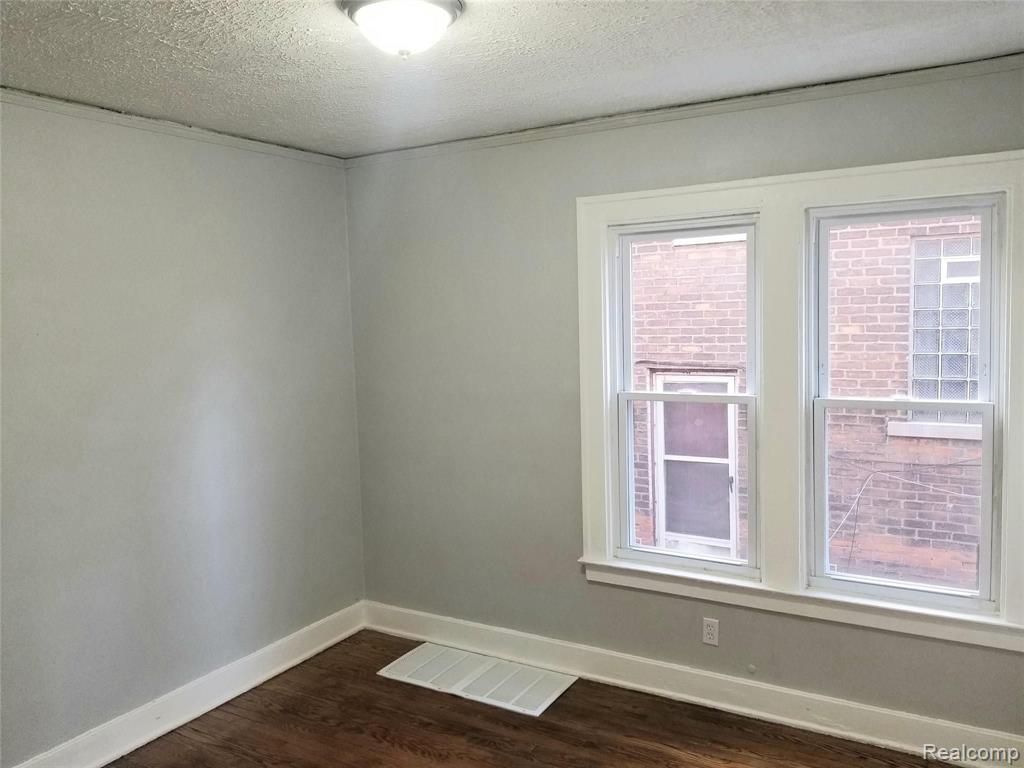 2710 Clements Street Detroit, MI 48238 - Photo 11 of 17