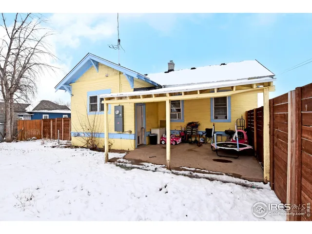a view of a car park in front of house