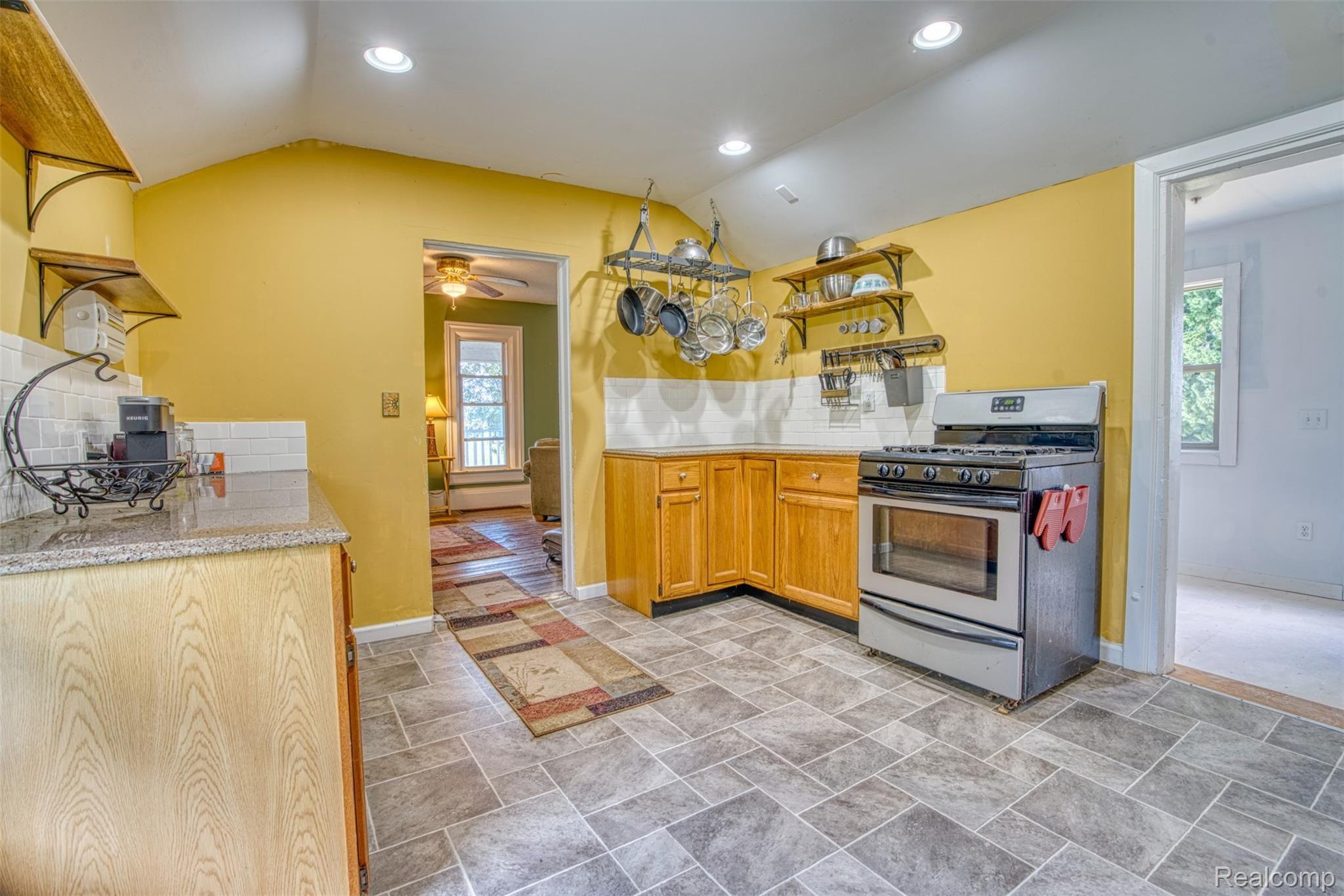 2980 Baseline Road Stockbridge, MI 49285 - Photo 13 of 28 Gas range