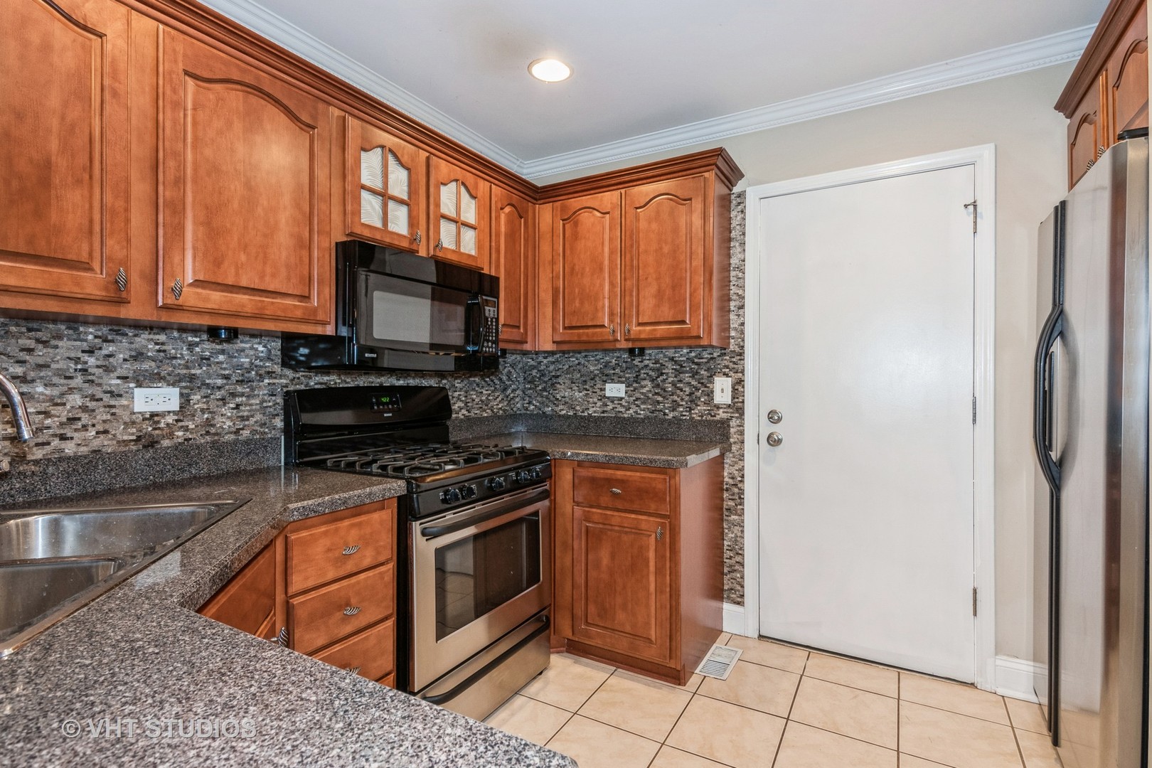 501 Crossing Court Rolling Meadows, IL 60008 - Photo 4 of 14 a kitchen with stainless steel appliances granite countertop a refrigerator stove and sink