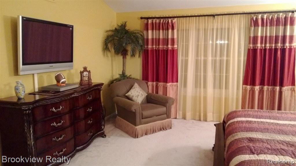 1300 Harvard Drive Rochester, MI 48307 - Photo 14 of 26 master bedroom