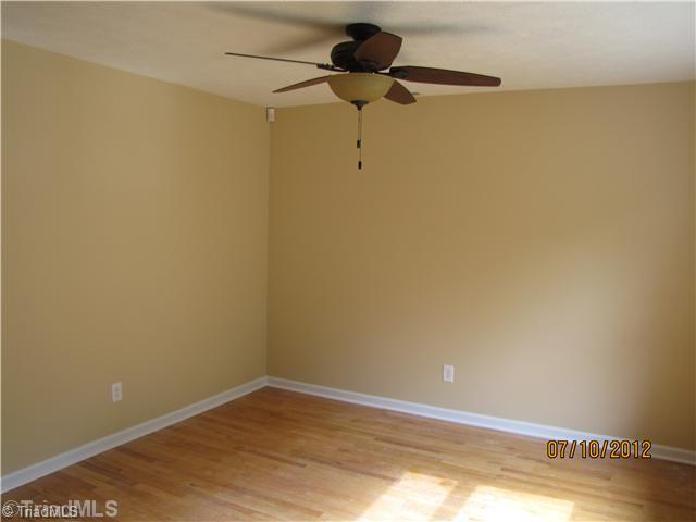 4770 Pine Hall Road Walkertown, NC 27051 - Photo 4 of 16 Living Room.
