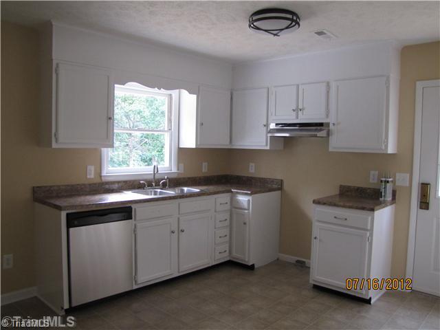 4770 Pine Hall Road Walkertown, NC 27051 - Photo 5 of 16 Kitchen.