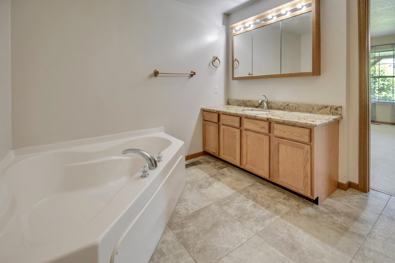 21221 North Hampton Road Chillicothe, IL 61523 - Photo 16 of 33 Gallery Image 16