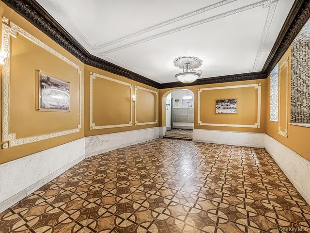 $132,500 | 91 East 208th Street, Unit 3K | Norwood