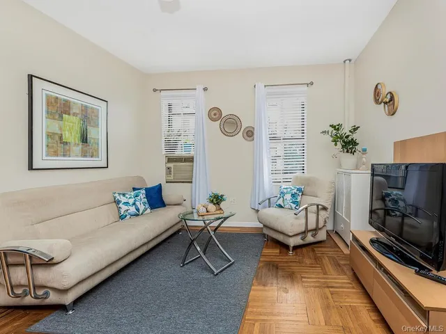 $132,500 | 91 East 208th Street, Unit 3K | Norwood