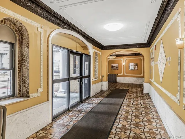 $132,500 | 91 East 208th Street, Unit 3K | Norwood