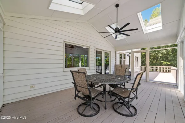 $1,300,000 | 108 Farmington Road, Grimesland, NC 27837