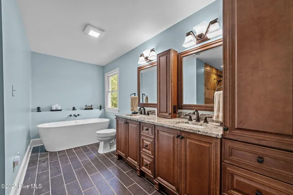 $1,300,000 | 108 Farmington Road, Grimesland, NC 27837