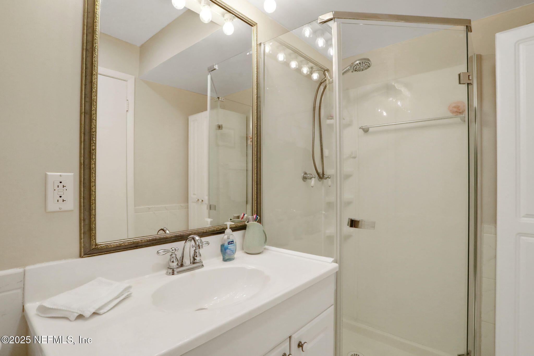 5604 Swamp Fox Road Jacksonville, FL 32210 - Photo 29 of 51 Primary Bathroom