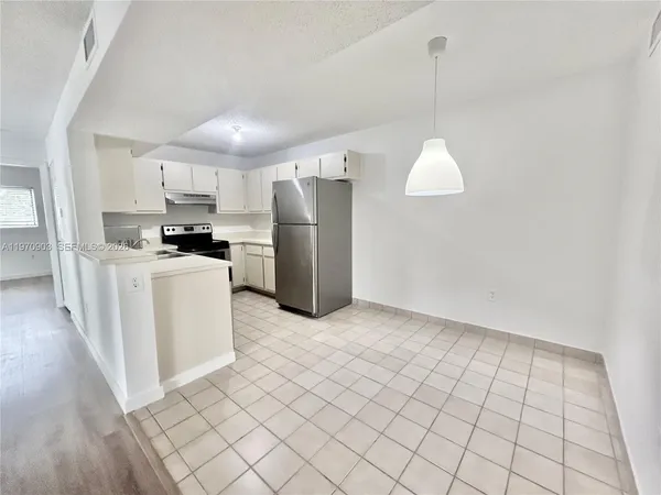 $2,150 | 400 West Palm Circle, Unit 201, Pembroke Pines, FL 33025