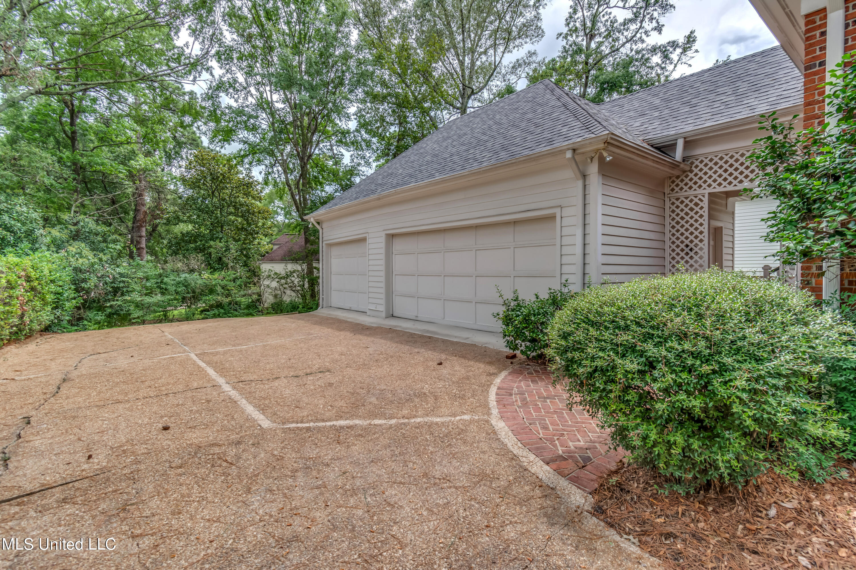 2063 Brecon Drive Jackson, MS 39211 - Photo 14 of 72 2063 Brecon Dr-8