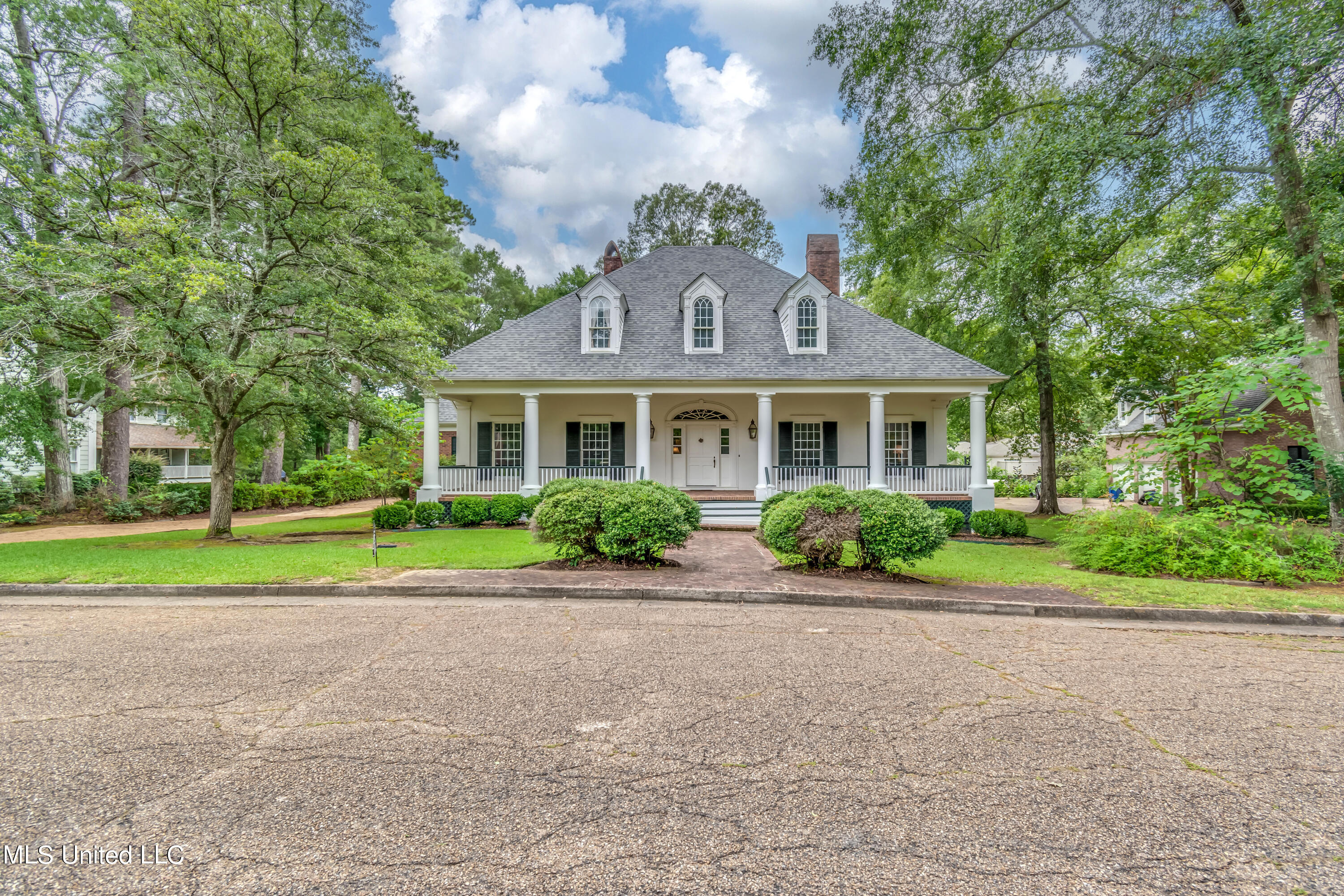 2063 Brecon Drive Jackson, MS 39211 - Photo 3 of 72 2063 Brecon Dr-3