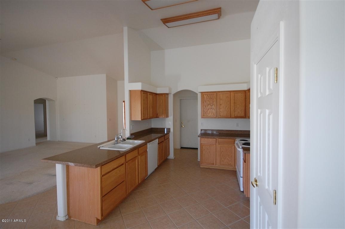 2306 South Tuthill Road Buckeye, AZ 85326 - Photo 5 of 30 Kitchen