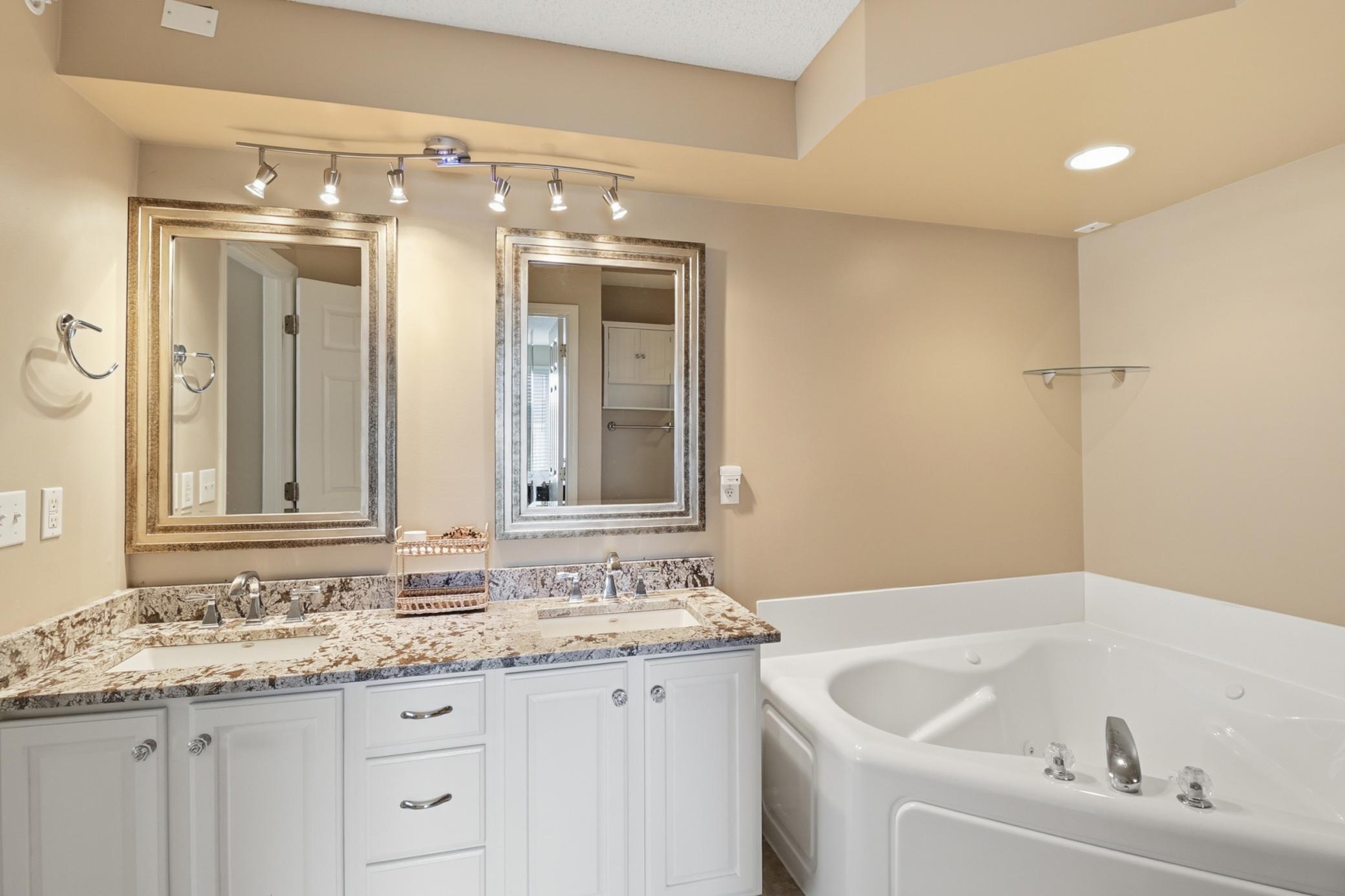 8852 Brunell Way Inver Grove Heights, MN 55076 - Photo 16 of 33