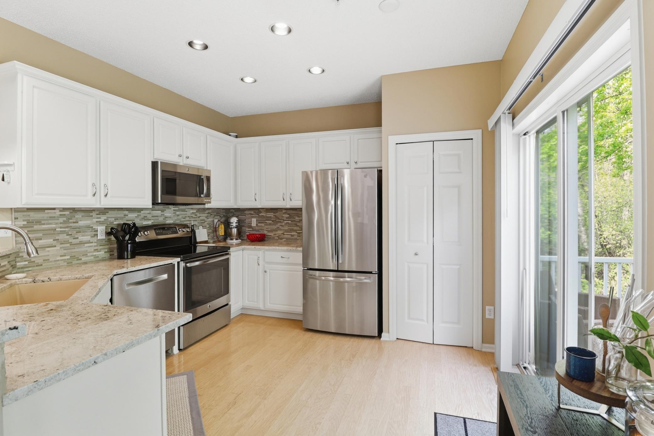 8852 Brunell Way Inver Grove Heights, MN 55076 - Photo 7 of 33