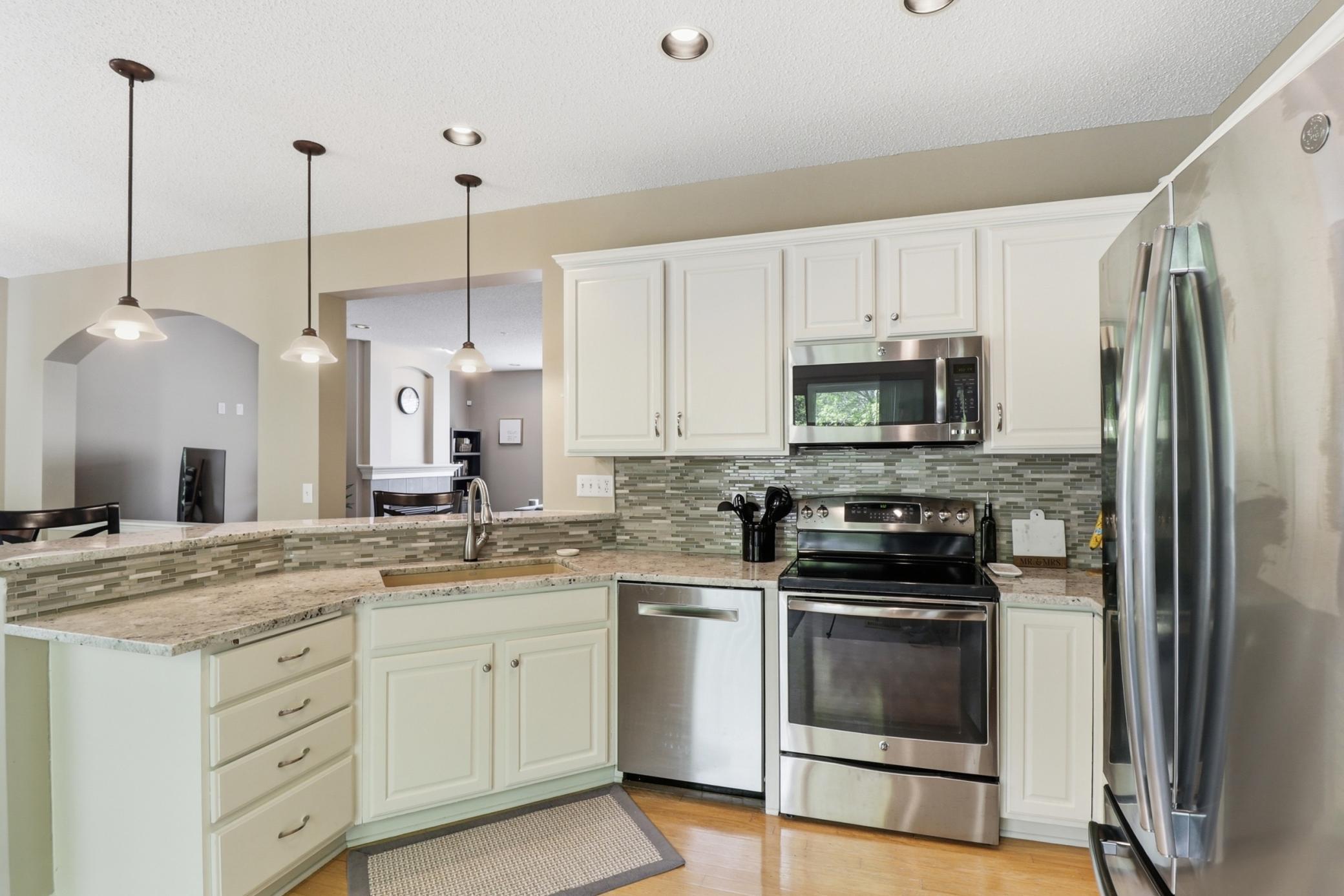 8852 Brunell Way Inver Grove Heights, MN 55076 - Photo 8 of 33