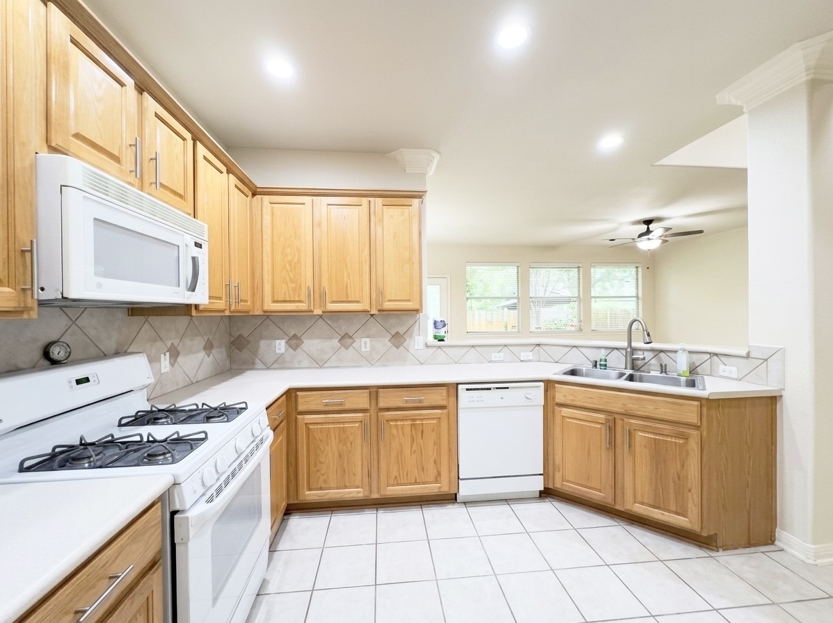 4508 Duval Road, Unit 6602 Austin, TX 78727 - Photo 5 of 19