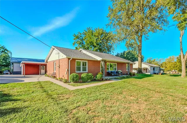 $290,000 | 908 Randolph Street, Glasgow, MO 65254
